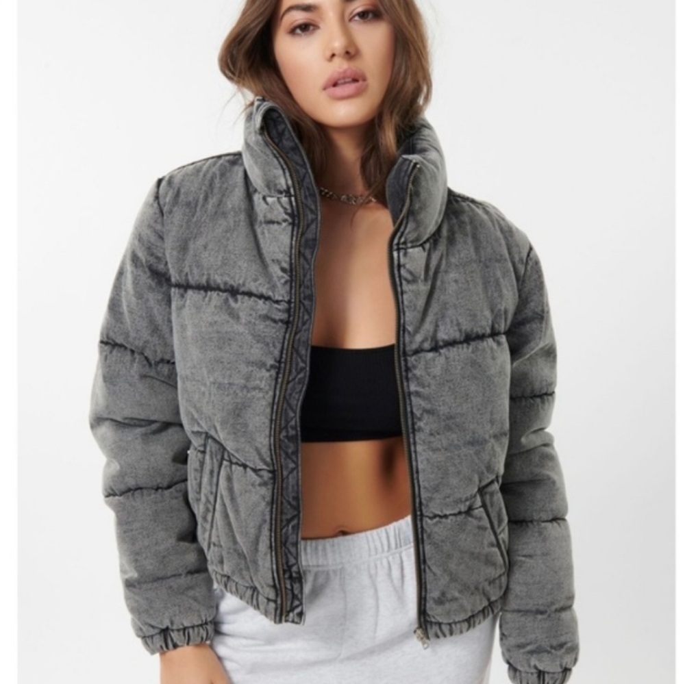 Garage Acid Washed Denim Puffer Jacket Size L EUC